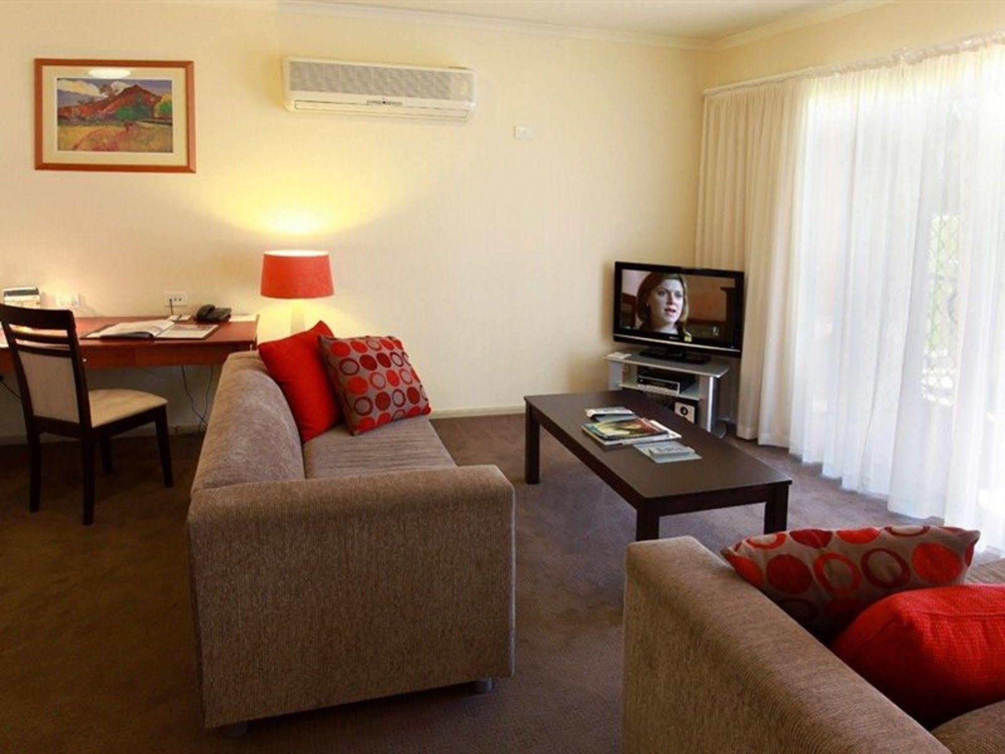 Aparthotel Quest Tamworth Esterno foto
