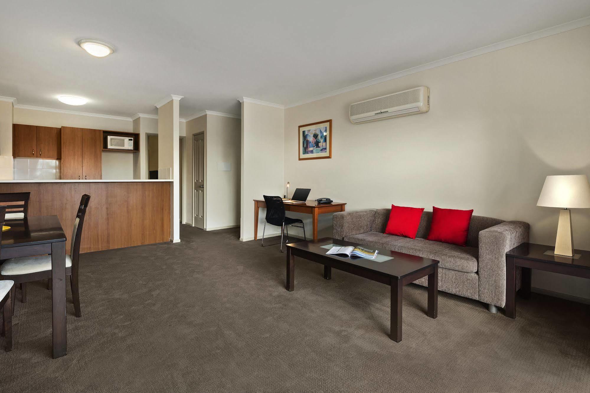 Aparthotel Quest Tamworth Esterno foto