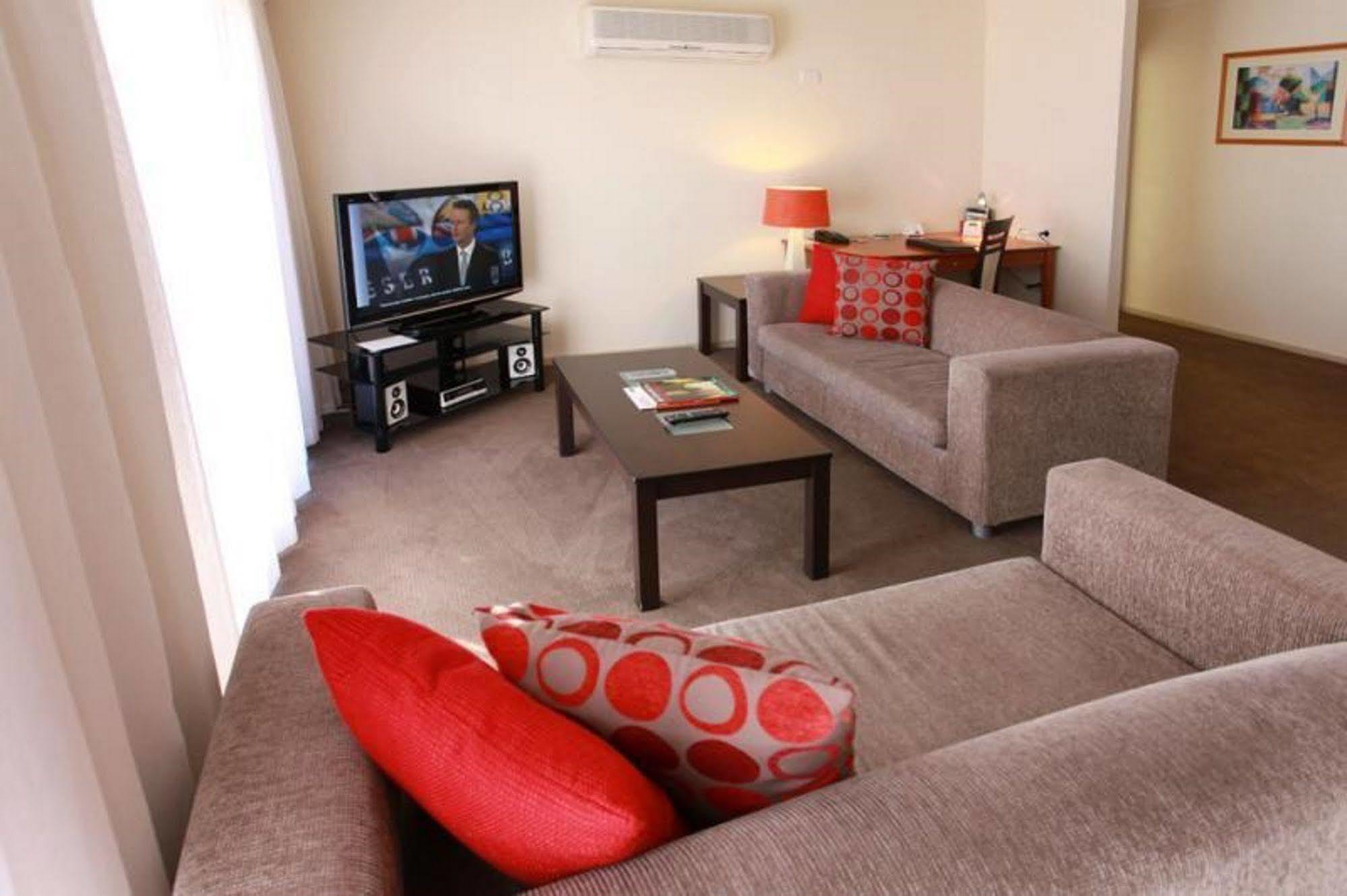 Aparthotel Quest Tamworth Esterno foto