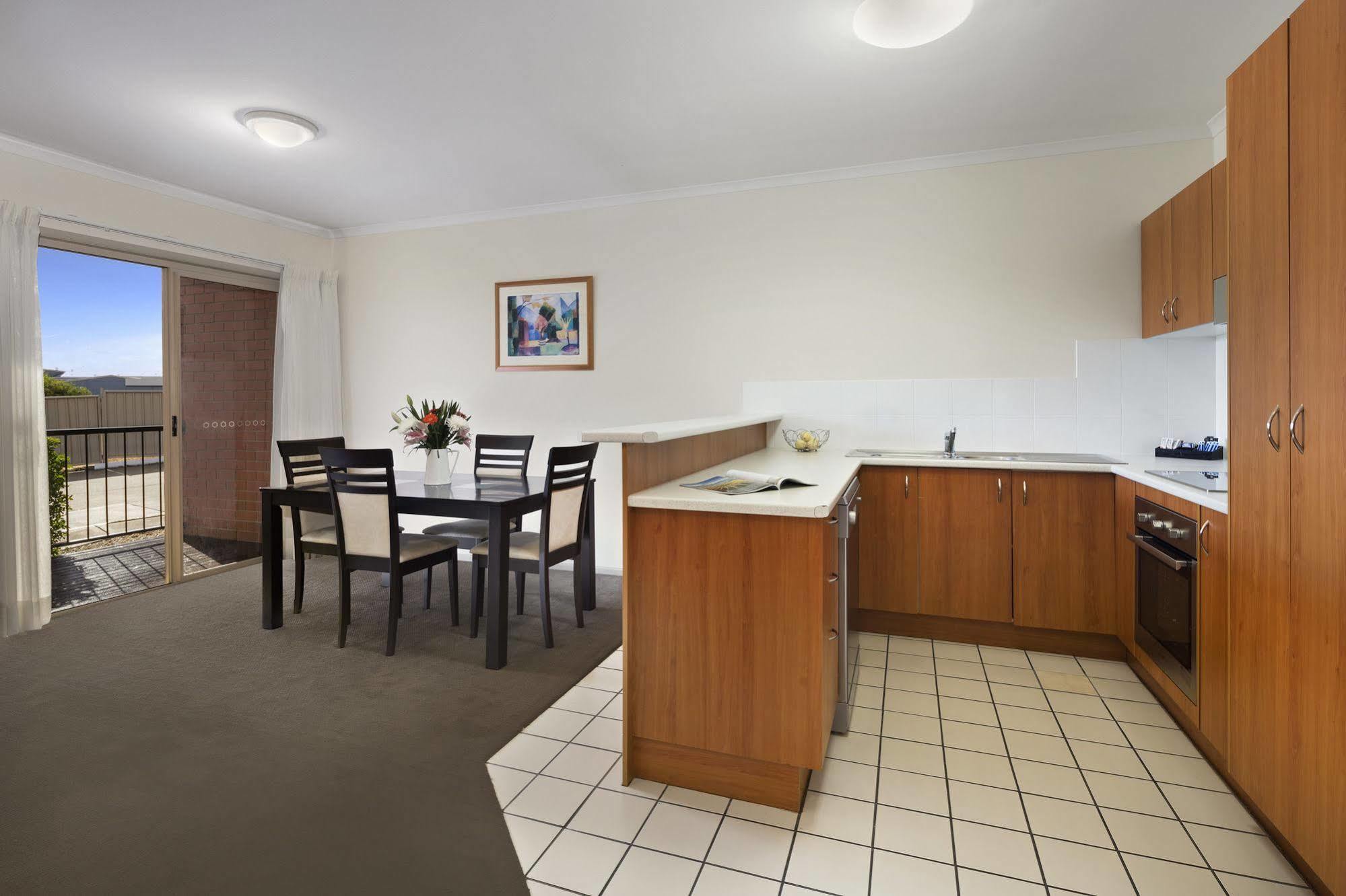 Aparthotel Quest Tamworth Esterno foto